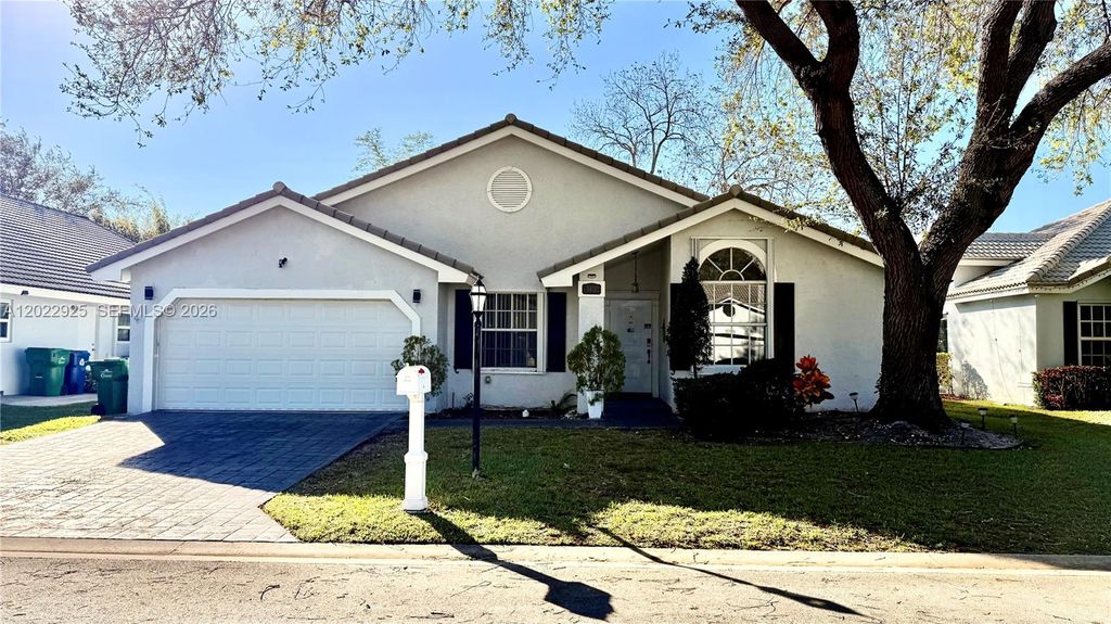 Photo of 5470 Pine Cir, Coral Springs, FL 33067 (MLS # A12022925)