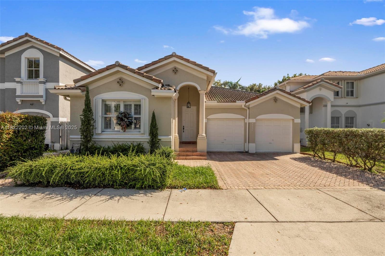 4851 NW 112th Ct, Doral, FL, 33178/$849,900 2 4851 NW 112th Ct