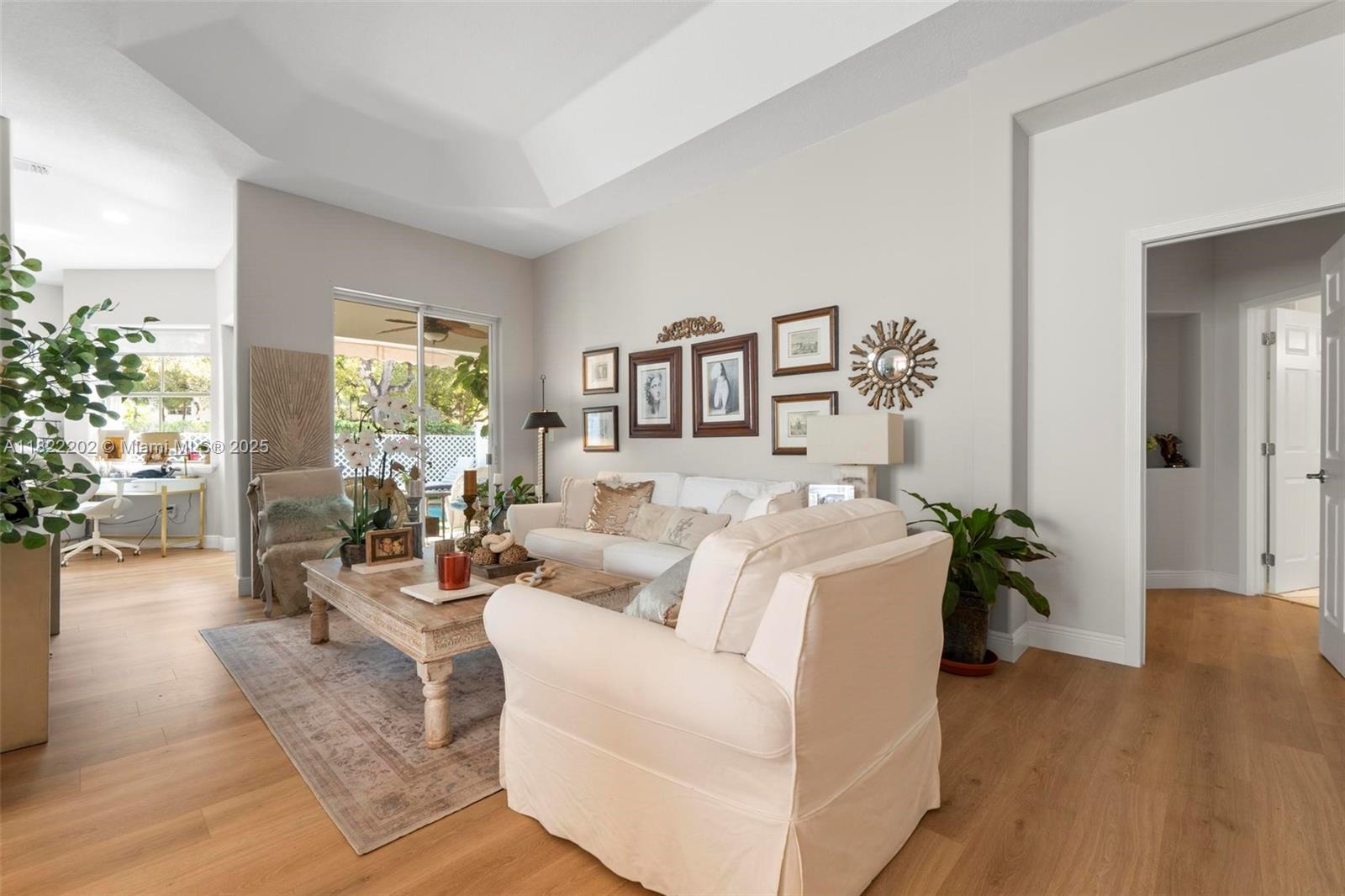 4851 NW 112th Ct, Doral, FL, 33178/$849,900 4 4851 NW 112th Ct
