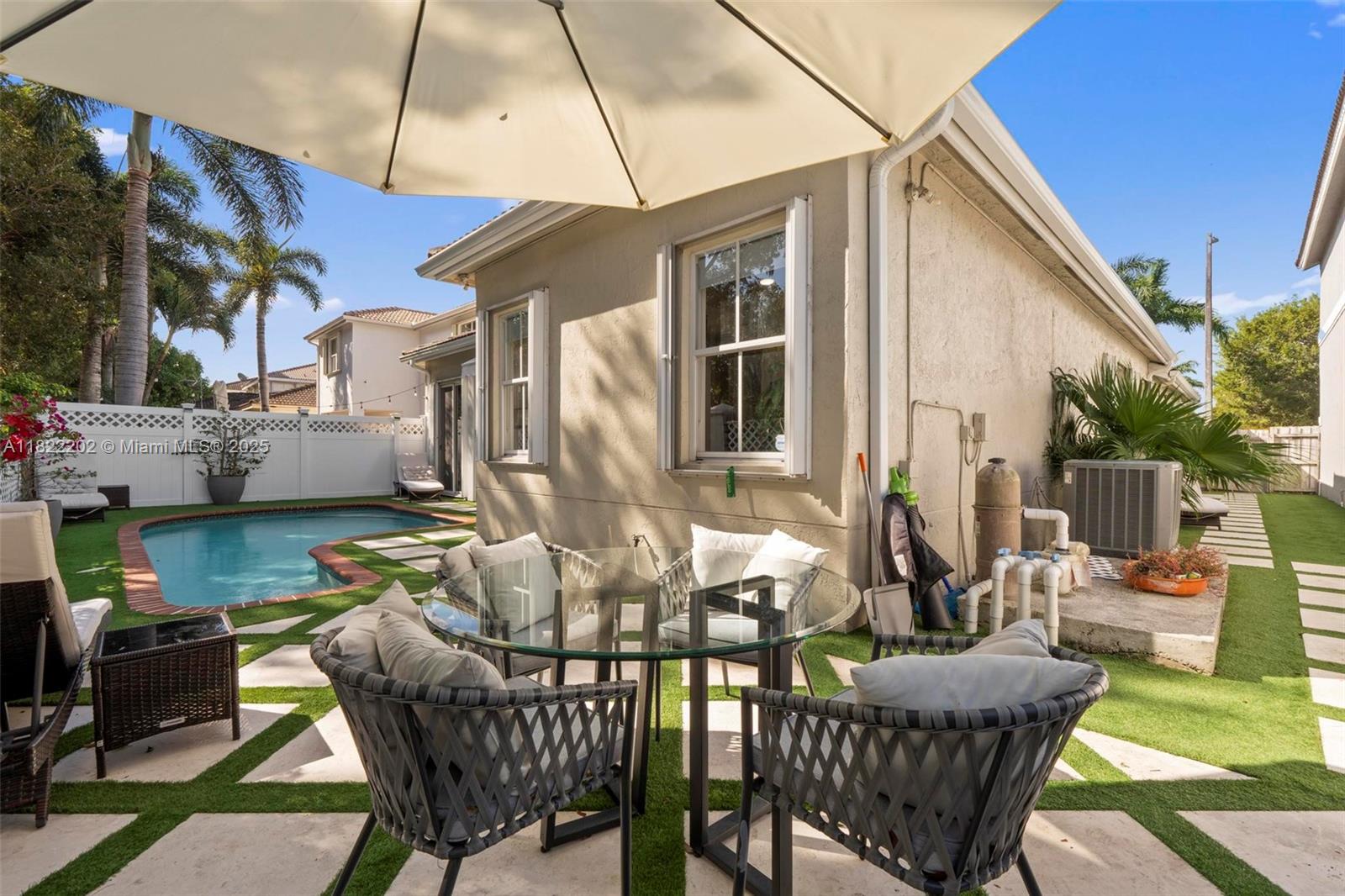 4851 NW 112th Ct, Doral, FL, 33178/$849,900 1 4851 NW 112th Ct