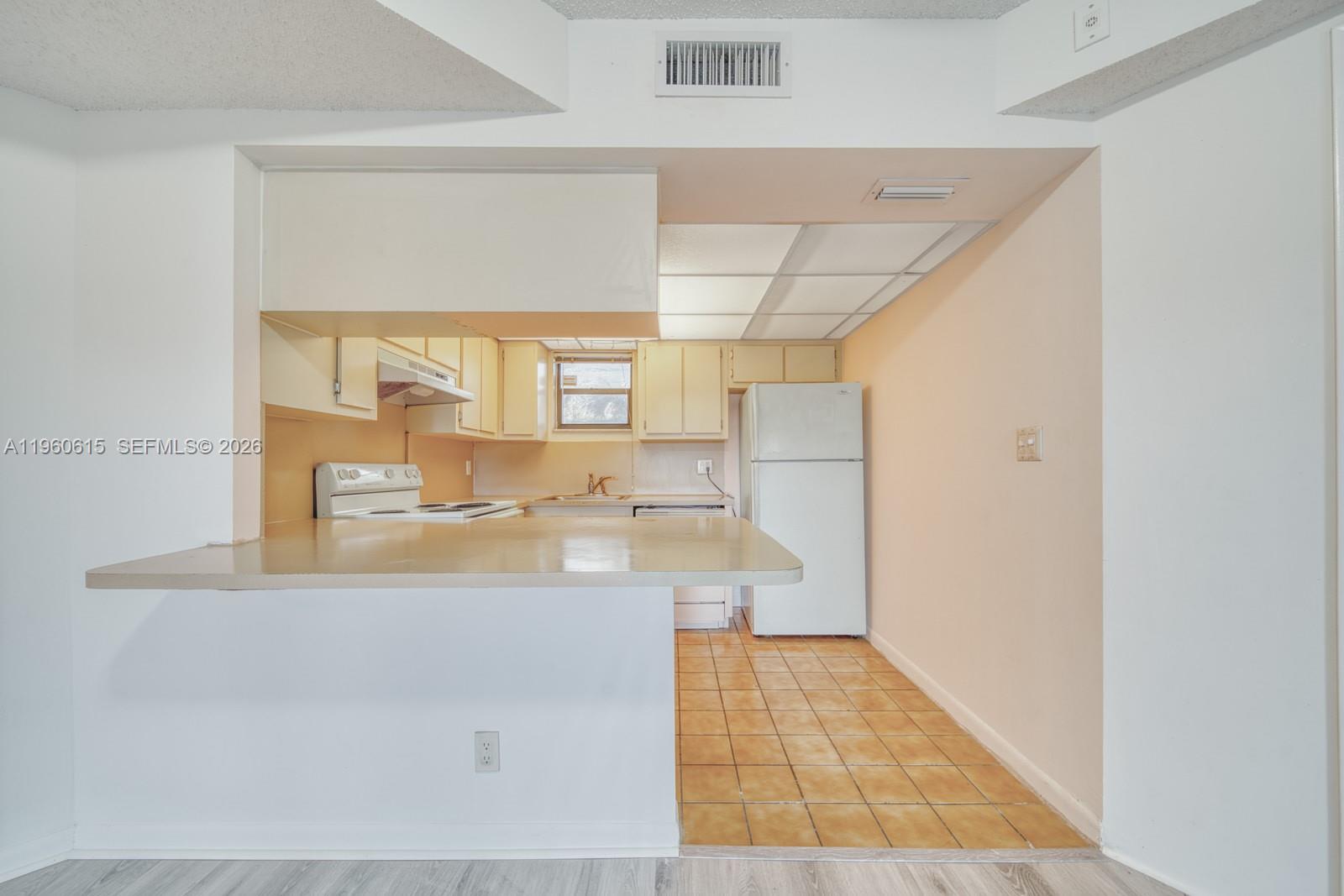 LAS VISTAS AT DORAL CONDO - Residential