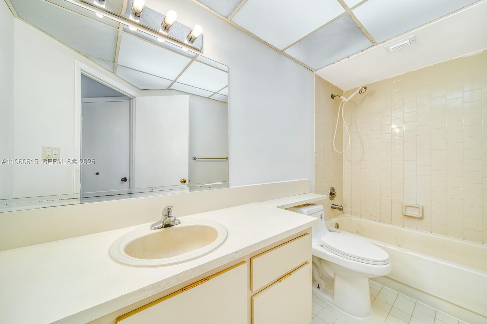 LAS VISTAS AT DORAL CONDO - Residential