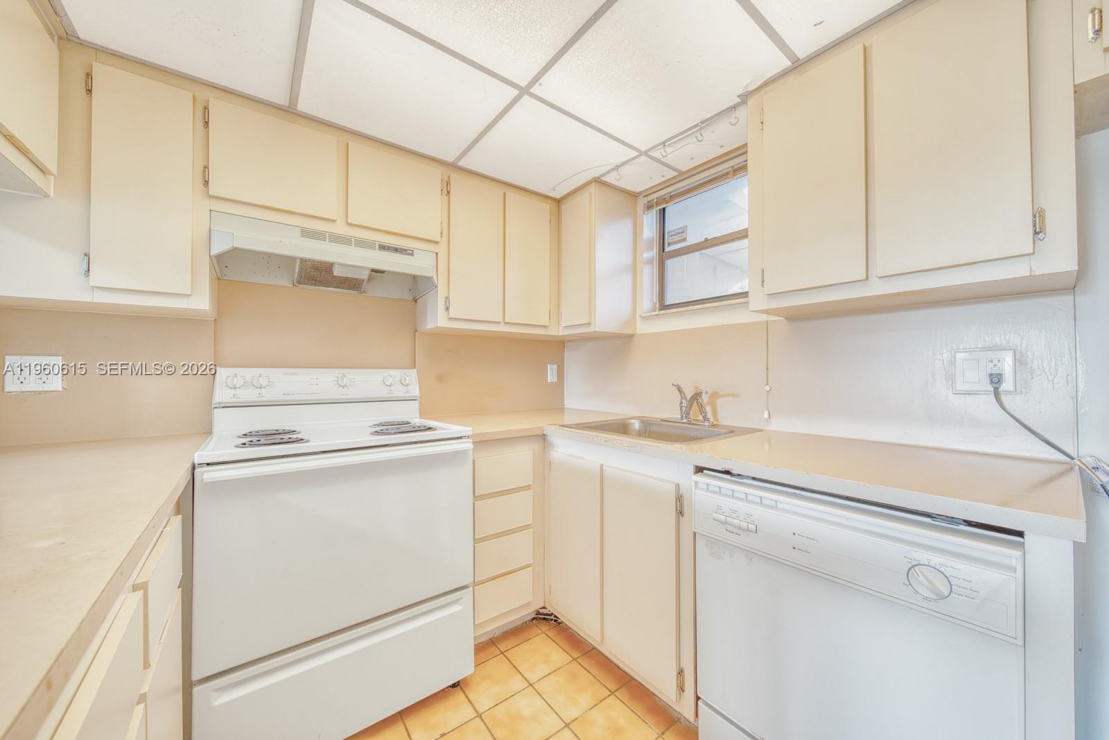 LAS VISTAS AT DORAL CONDO - Residential