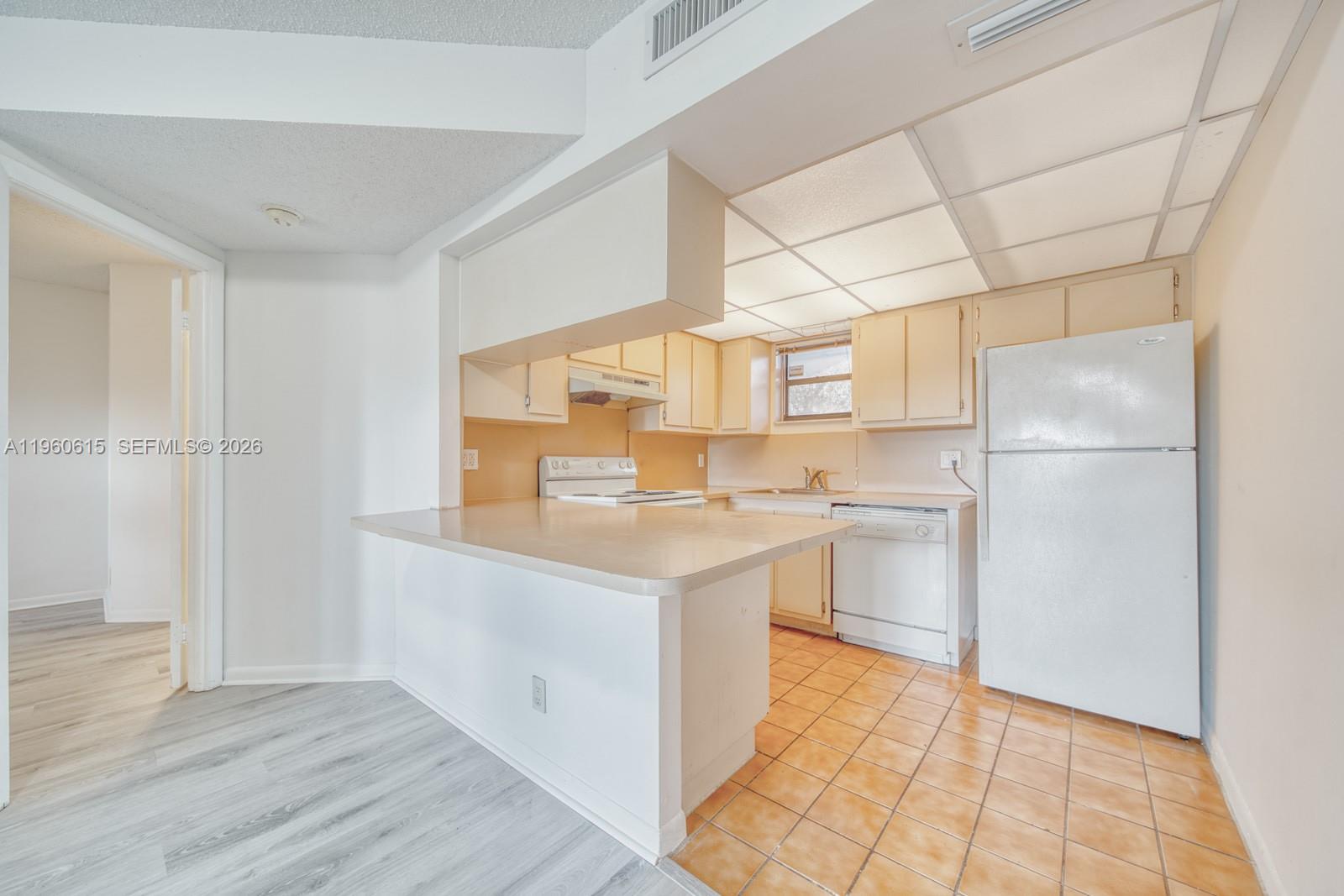 LAS VISTAS AT DORAL CONDO - Residential