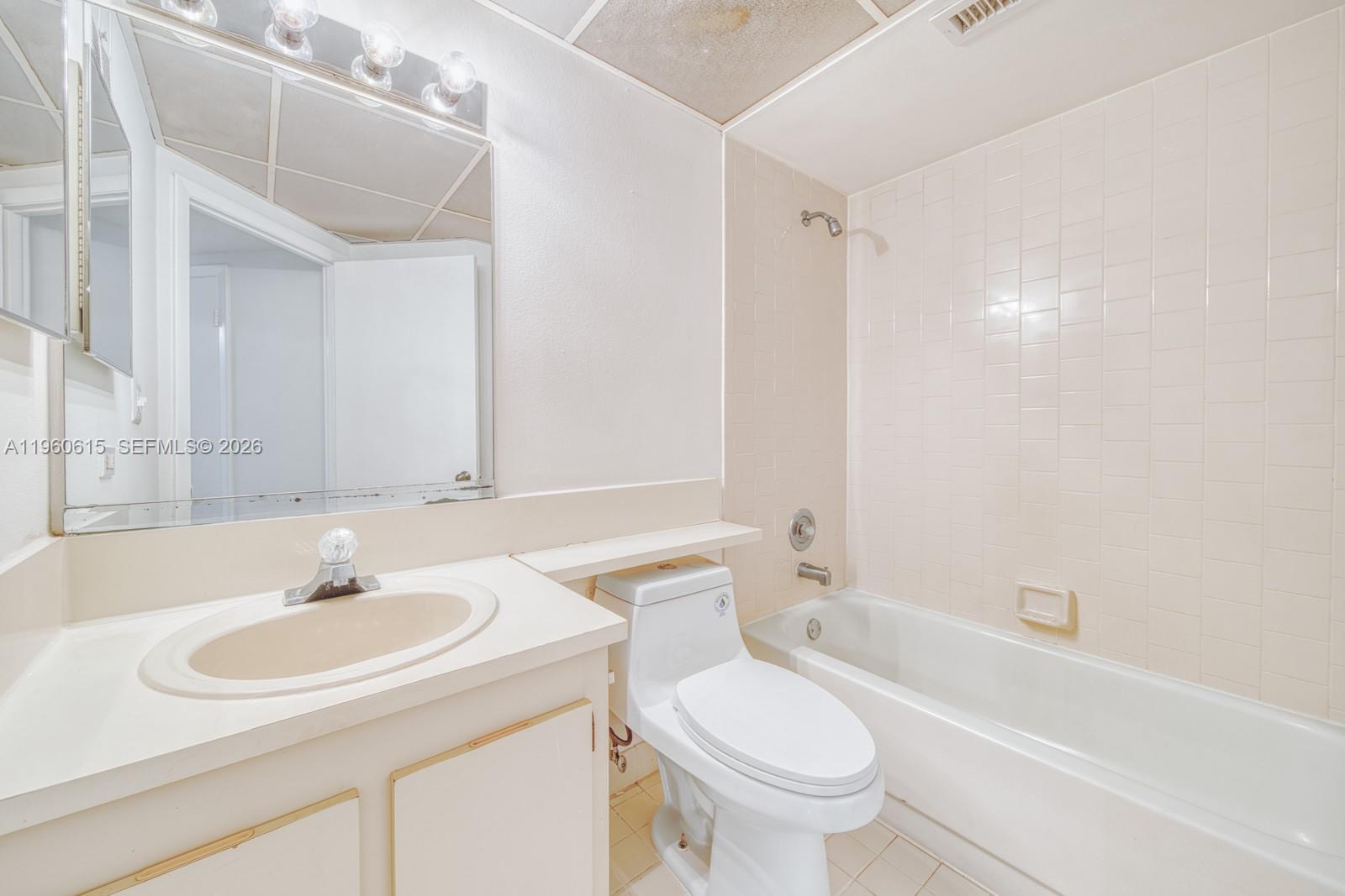 LAS VISTAS AT DORAL CONDO - Residential