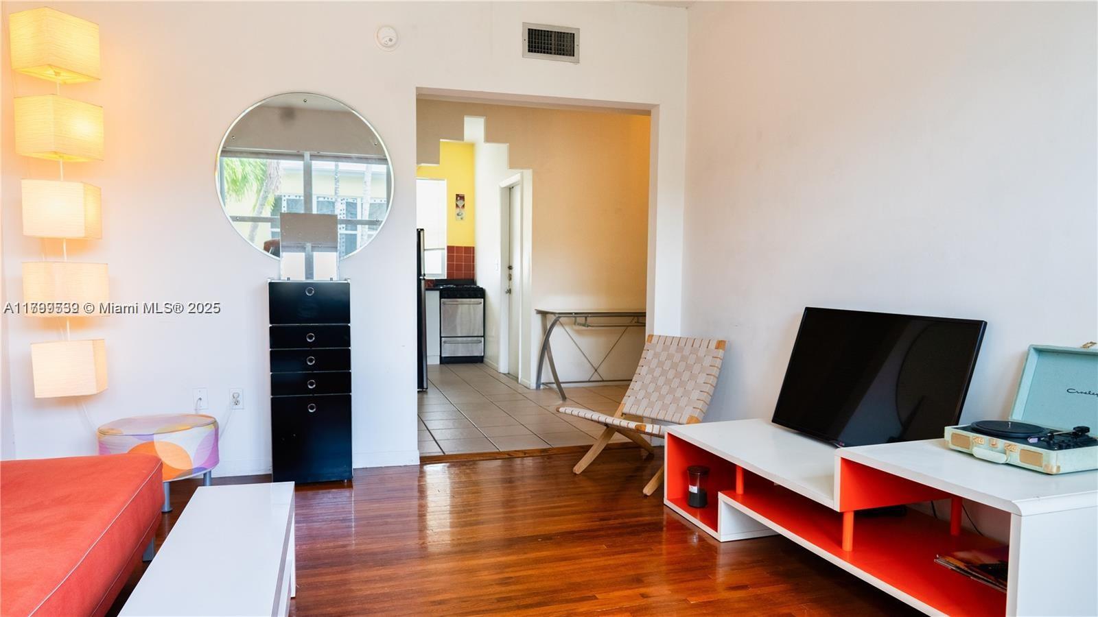 1051 Euclid Ave 208