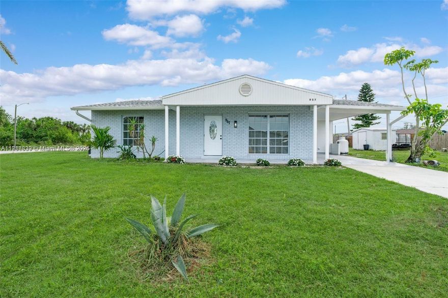Remodeled 2/2 Home with a big lot and pool! An open floor plan that is perfect for entertaining, space for your boat, or mobile home. Owner motivated. Buyer(s) will received $1000 towards buyer closing at closing if buyer obtains financing through seller's preferred lender, Ready Mortgage Lenders.