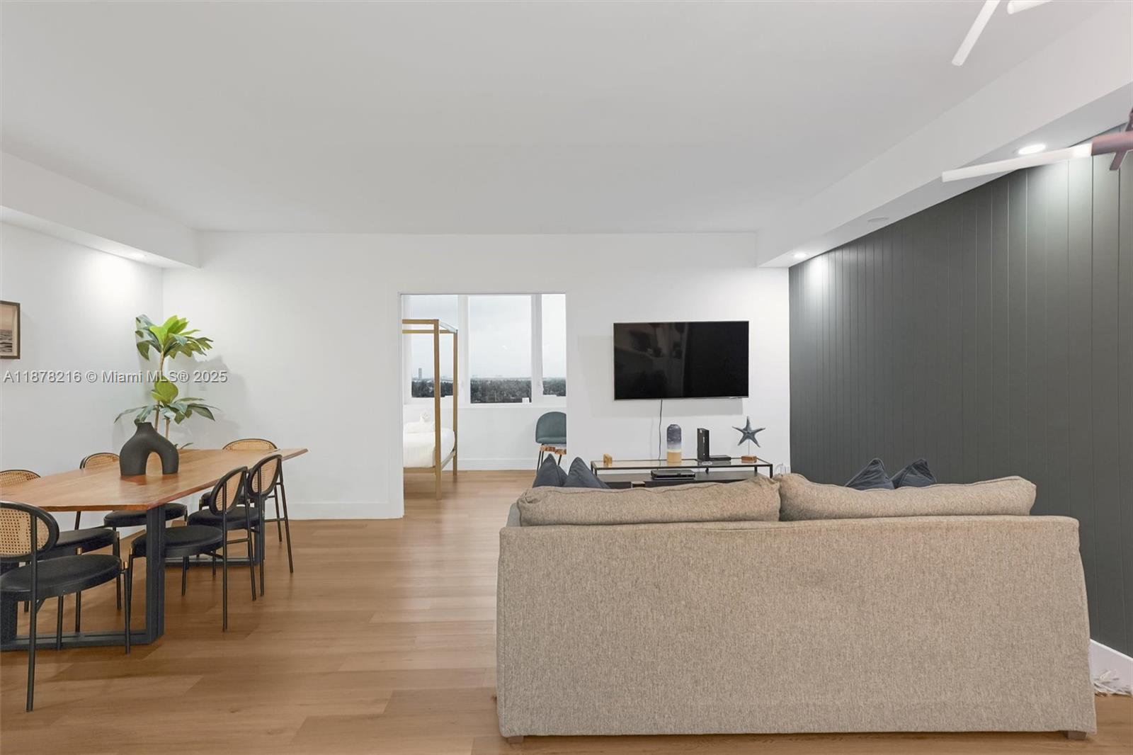 RONEY PALACE CONDO - Residential