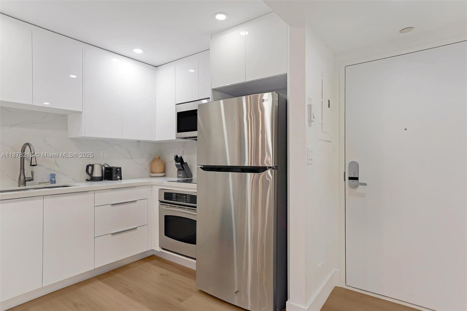 2301 Collins Ave 1135