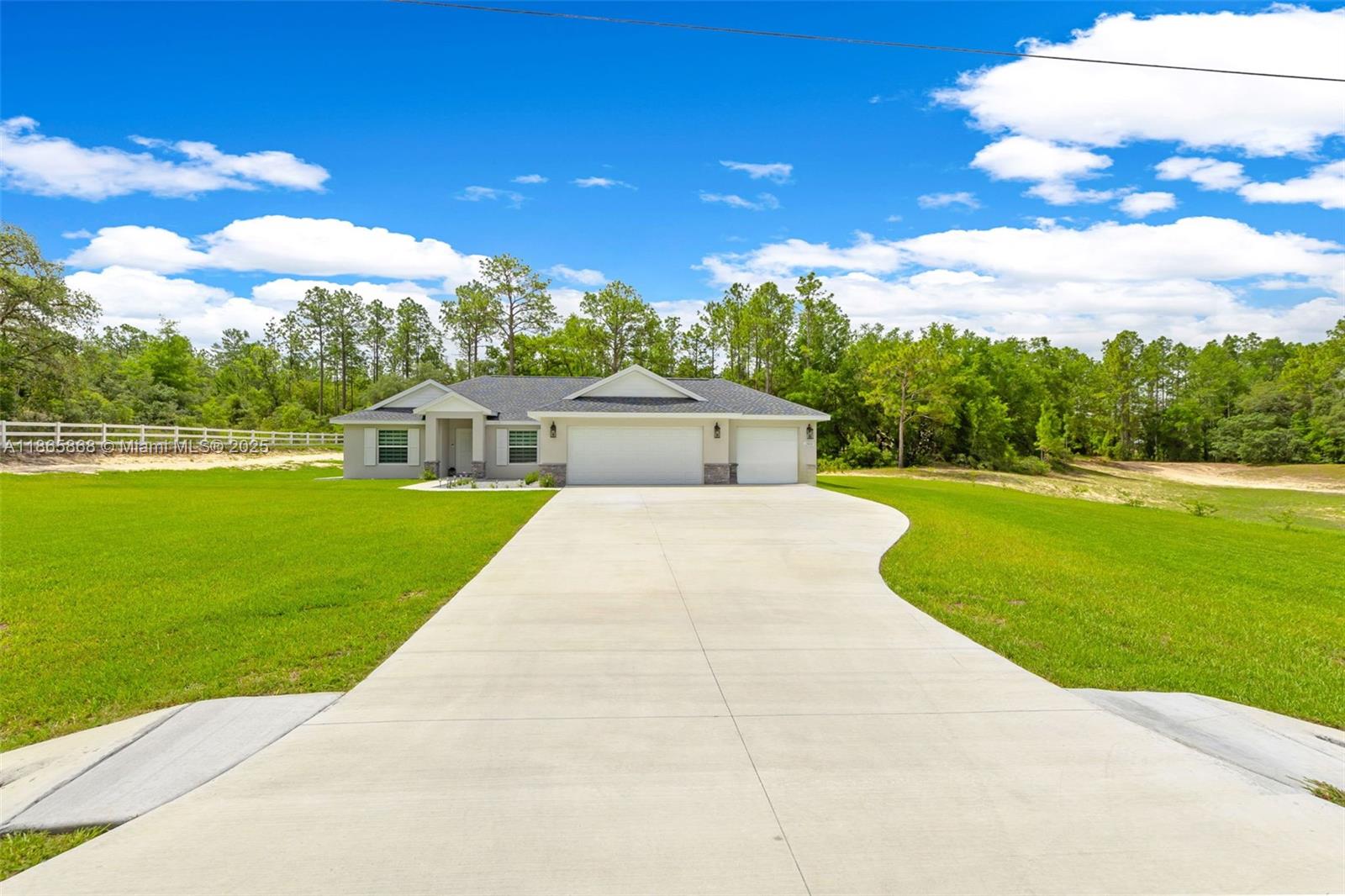 ROLLING HILLS - Residential