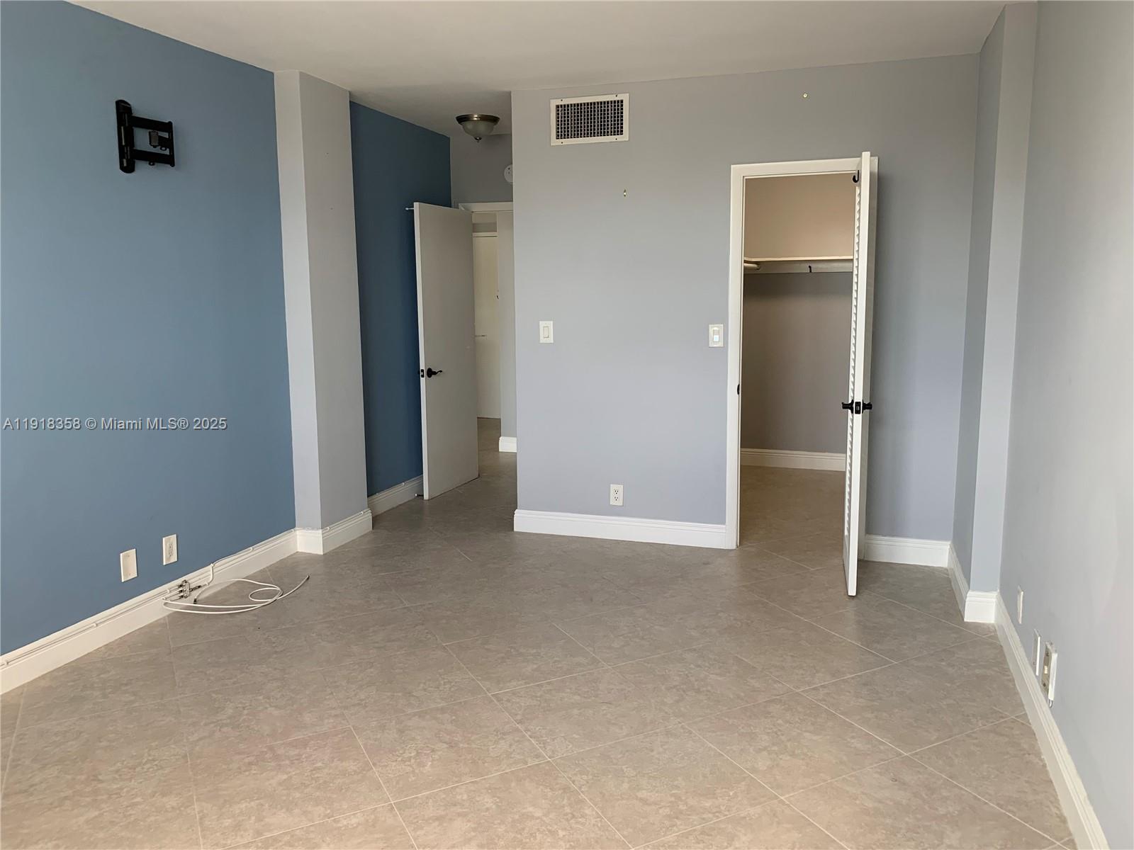 ISLAND PLACE AT NORTH BAY - Residential Lease