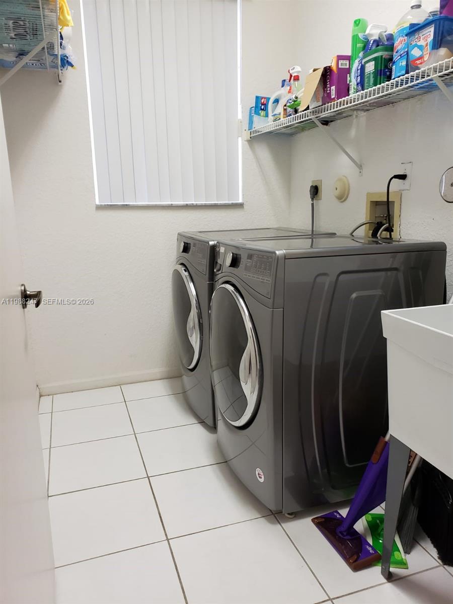 SILVER LAKES AT PEMBROKE - Residential Lease