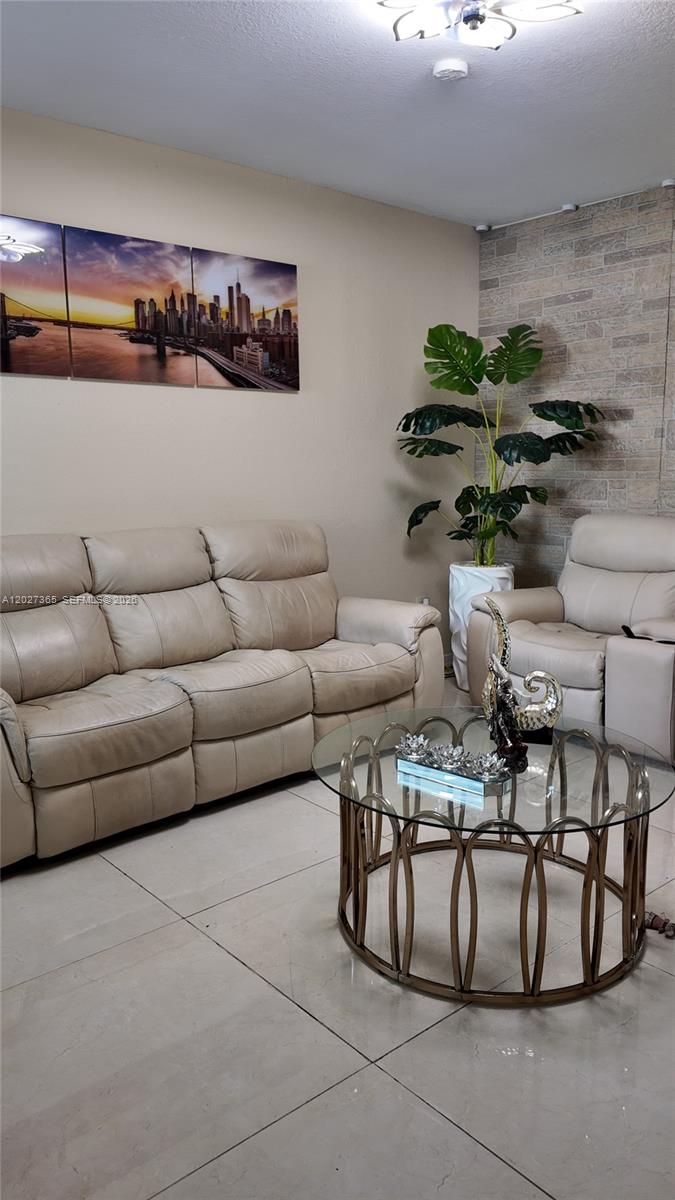 963 NE 42nd Ave 963