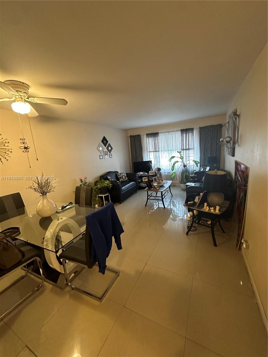 1050 E Sample Rd 208