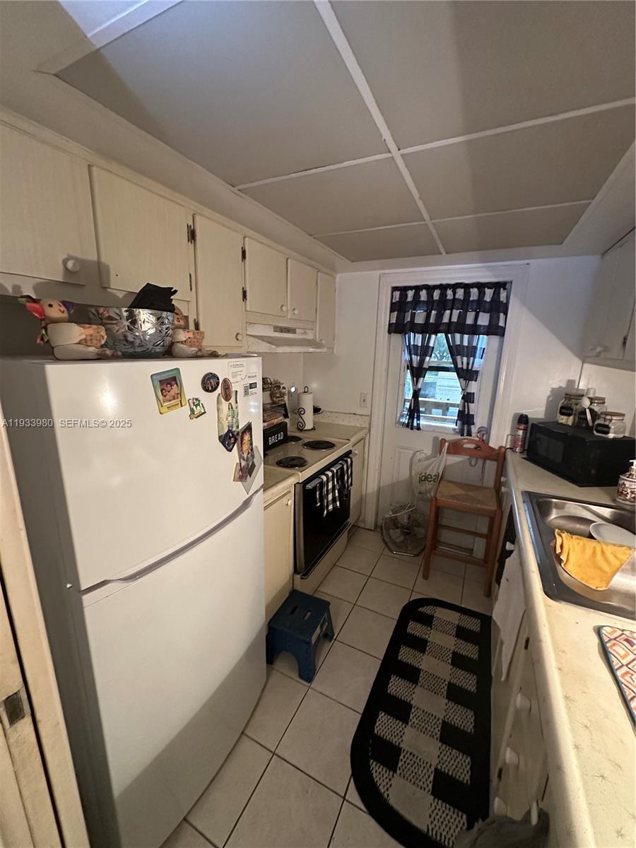 1050 E Sample Rd 208