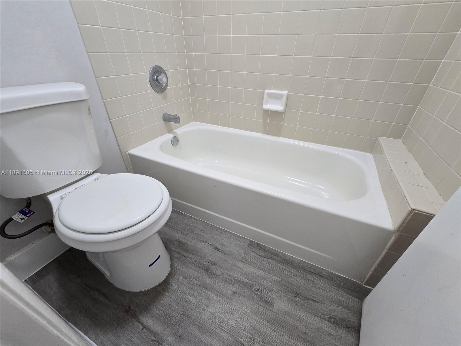 LAKESHORE CONDO 10 - Residential Lease