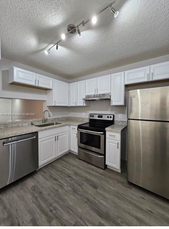 LAKESHORE CONDO 10 - Residential Lease