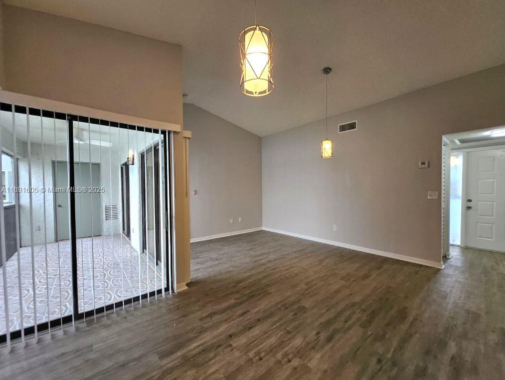 LAKESHORE CONDO 10 - Residential Lease