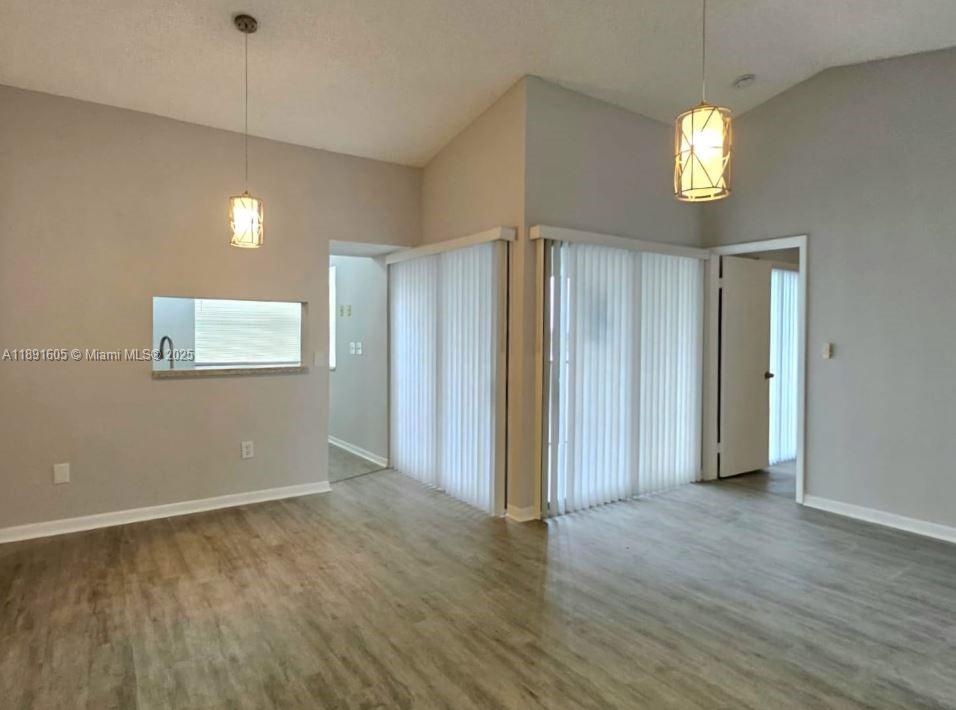 LAKESHORE CONDO 10 - Residential Lease