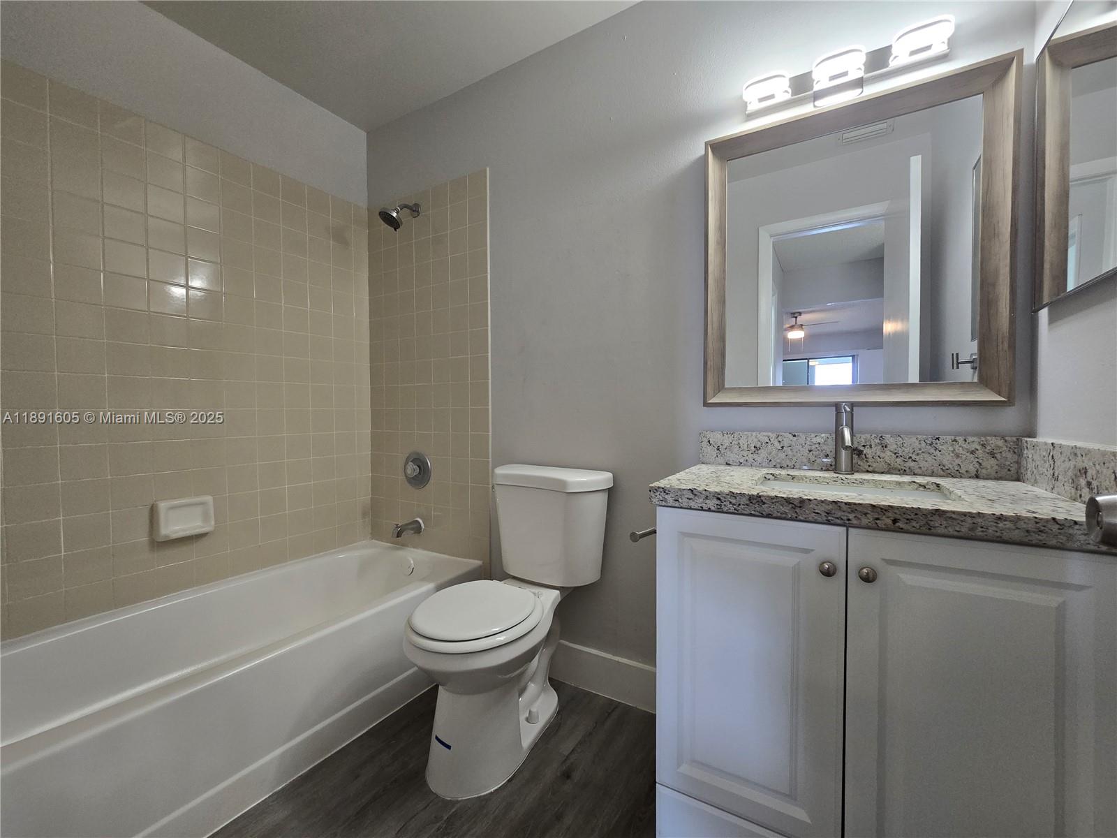 LAKESHORE CONDO 10 - Residential Lease