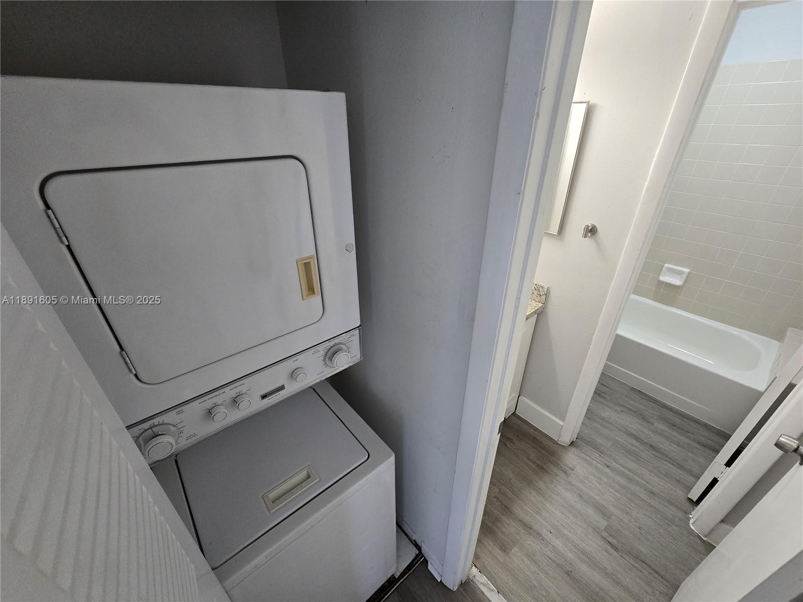 LAKESHORE CONDO 10 - Residential Lease
