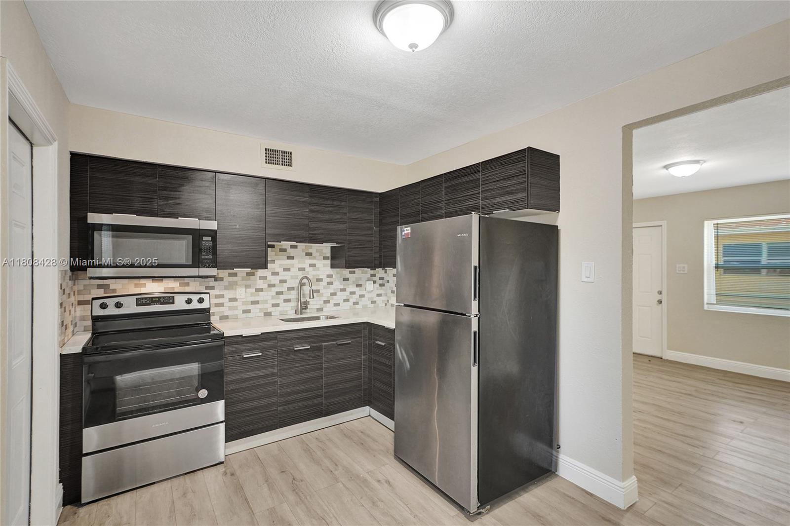 429 NW 9th Ave 1