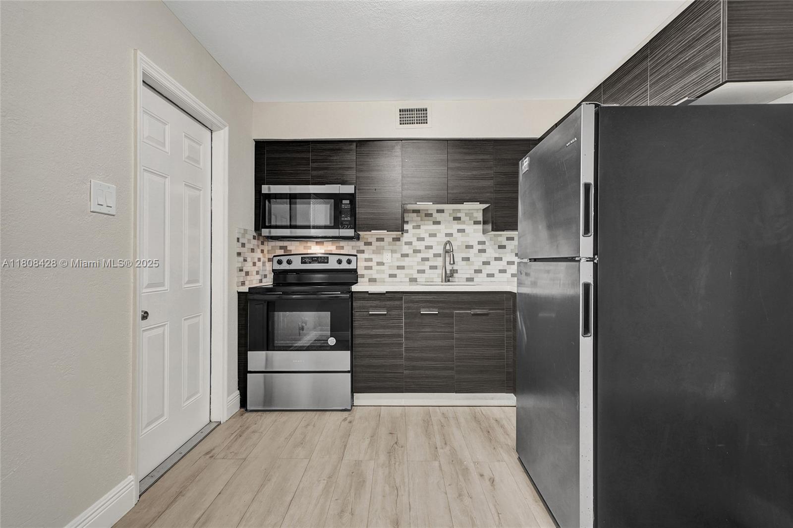 429 Nw 9th Ave 1, Fort Lauderdale, Broward County, Florida - 2 Bedrooms  
1 Bathrooms - 