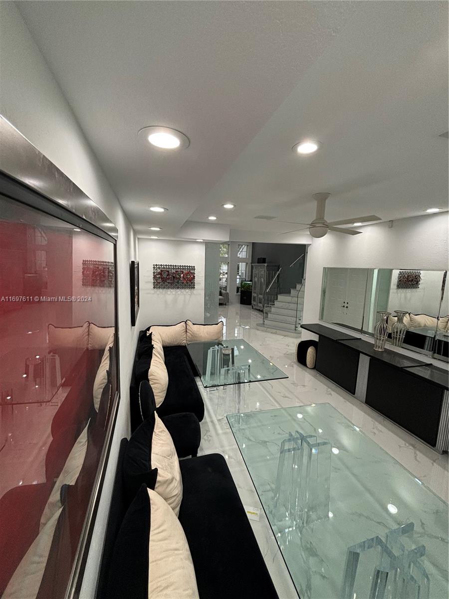 AVENTURA ESTATES - Residential