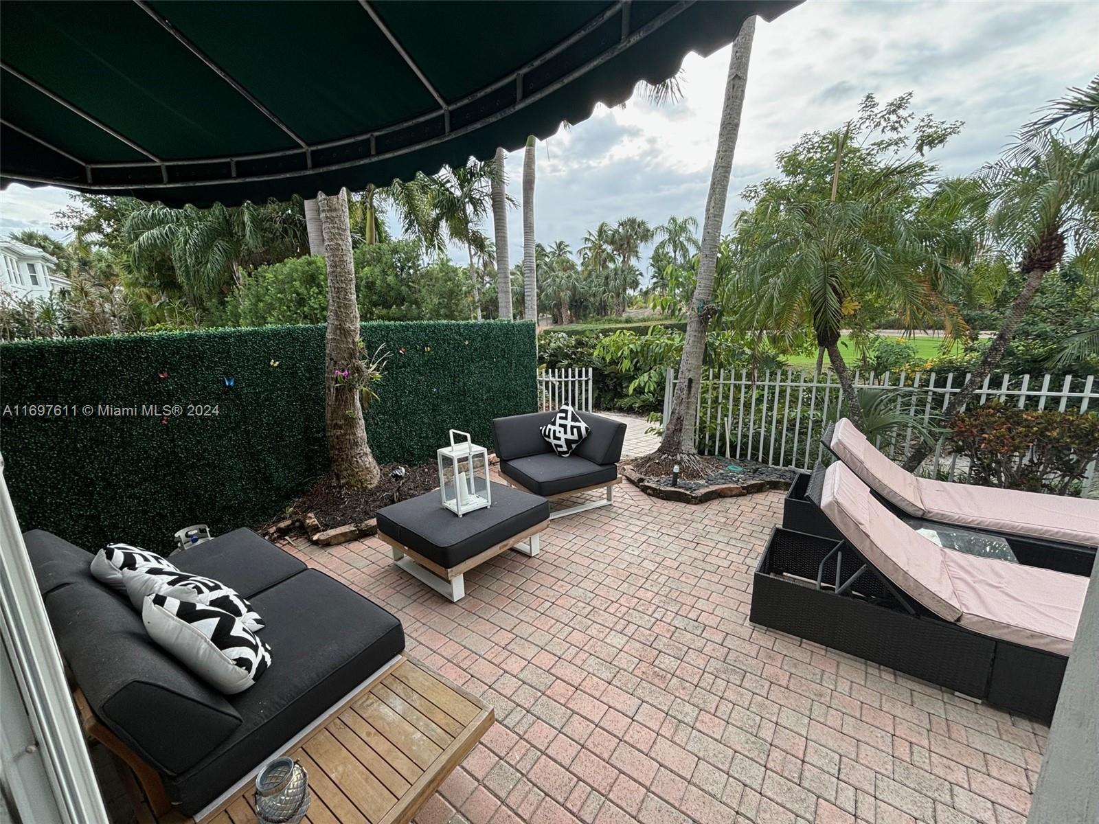 AVENTURA ESTATES - Residential