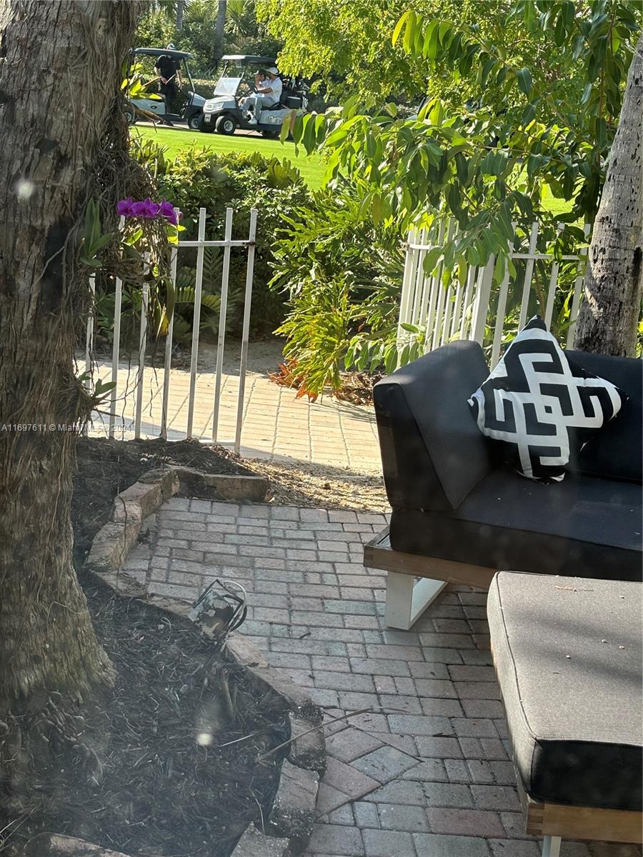 AVENTURA ESTATES - Residential
