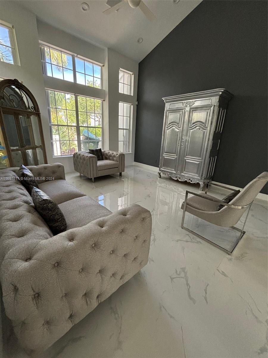 AVENTURA ESTATES - Residential