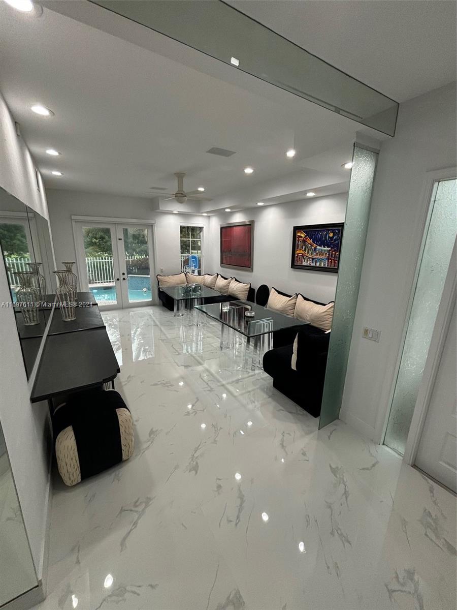 AVENTURA ESTATES - Residential