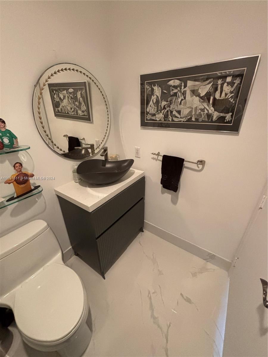 AVENTURA ESTATES - Residential