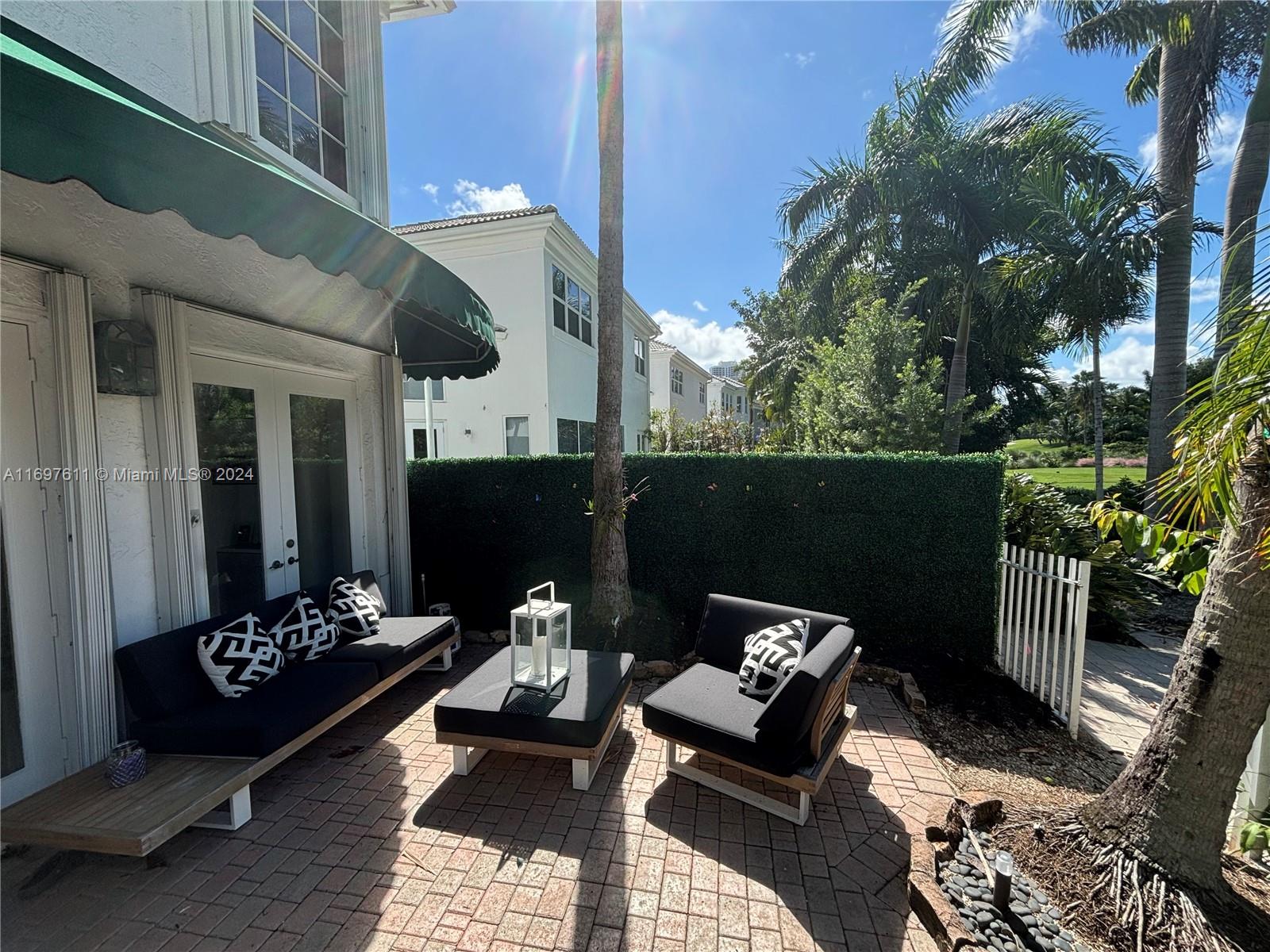AVENTURA ESTATES - Residential