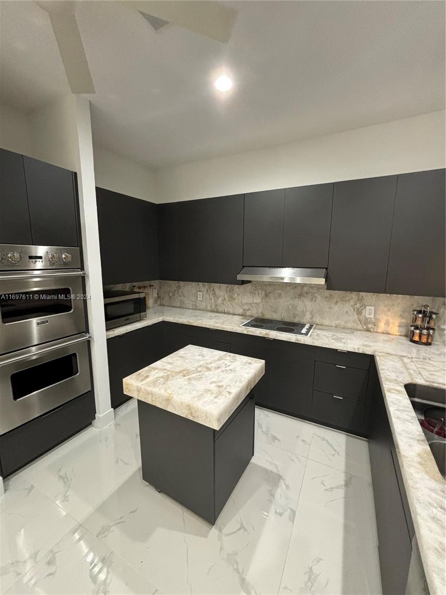 AVENTURA ESTATES - Residential