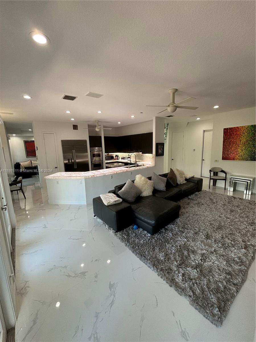 AVENTURA ESTATES - Residential