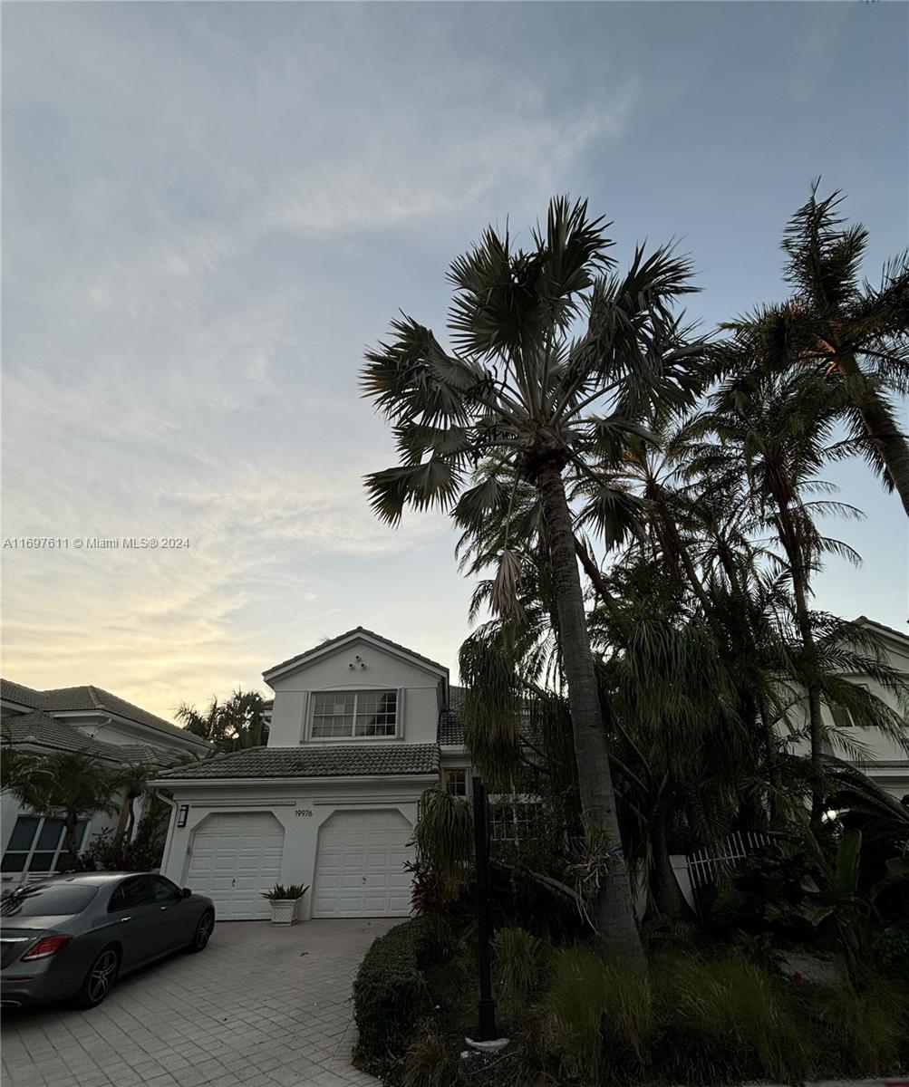 AVENTURA ESTATES - Residential