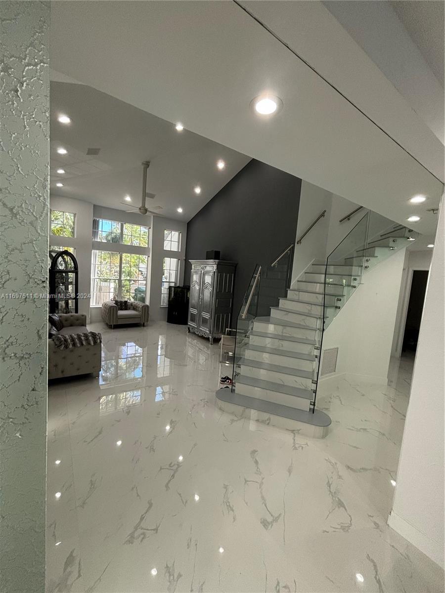 AVENTURA ESTATES - Residential