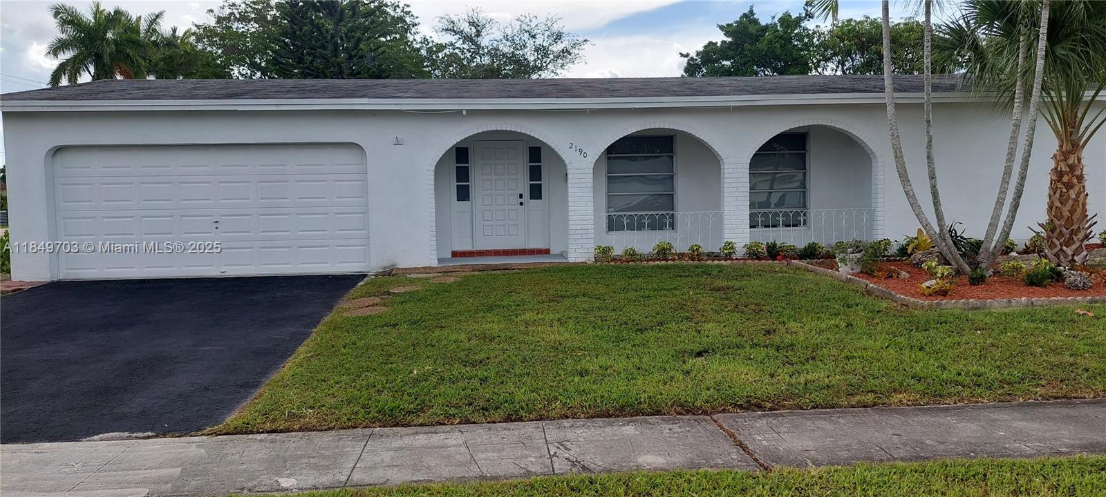 4 Bedroom 2 bath with a pool and 2 car garage. Screened patio, fresh paint, updated kitchen, tile floors, House is
located in a quiet community and is close to good schools, major highways, shopping and entertainment. Must
provide proof of income and background check prior to application.
For showing please email or text the agent