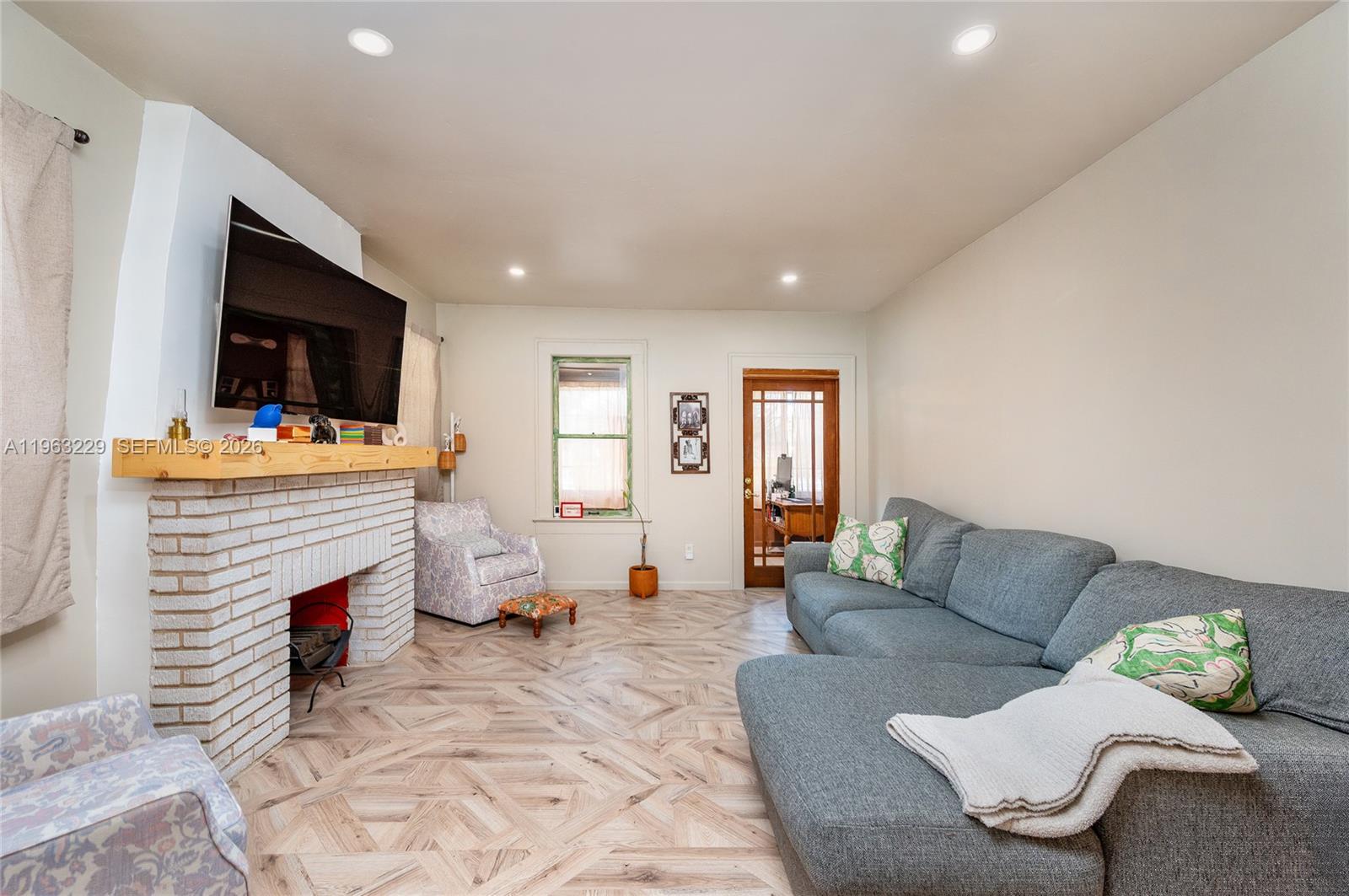 17TH AVE MANOR - Residential