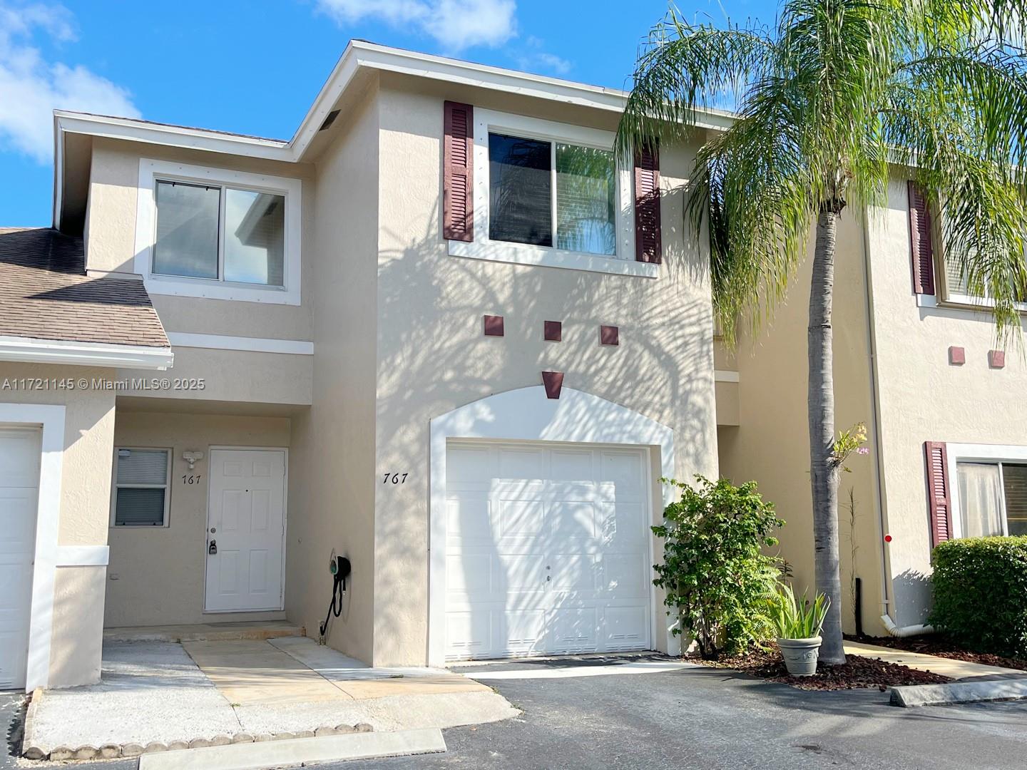 767 Nw 42nd Pl 767, Deerfield Beach, Broward County, Florida - 3 Bedrooms  
3 Bathrooms - 