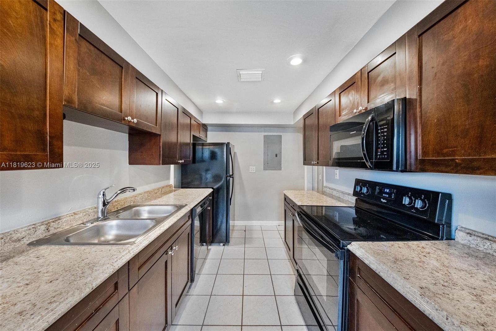 IVES ESTATES SEC 3 - Residential