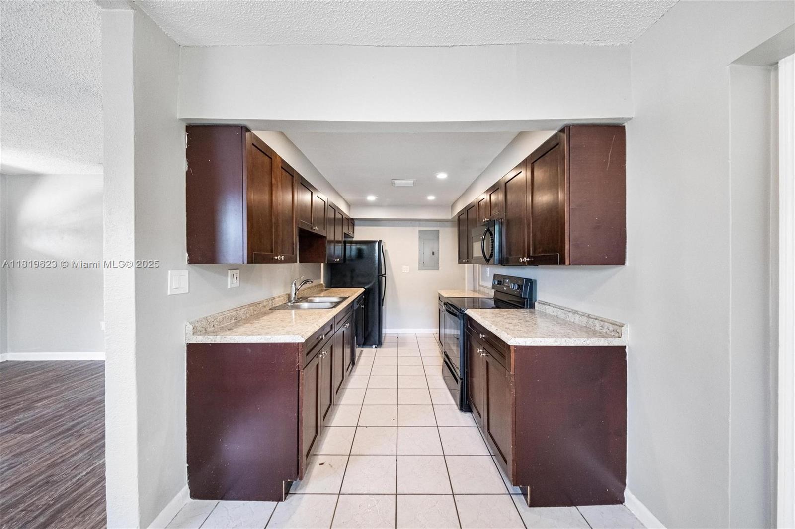 IVES ESTATES SEC 3 - Residential