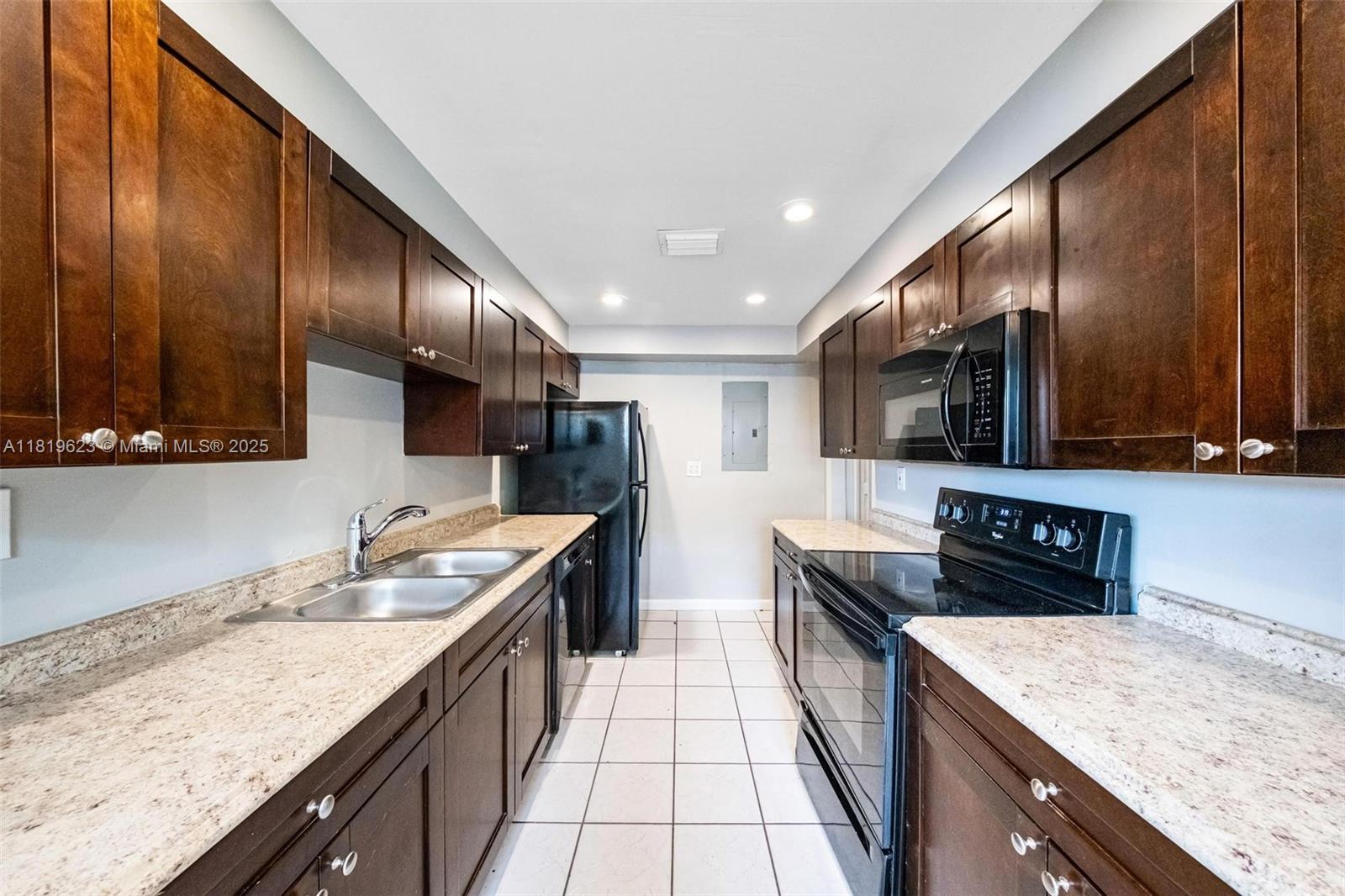 IVES ESTATES SEC 3 - Residential
