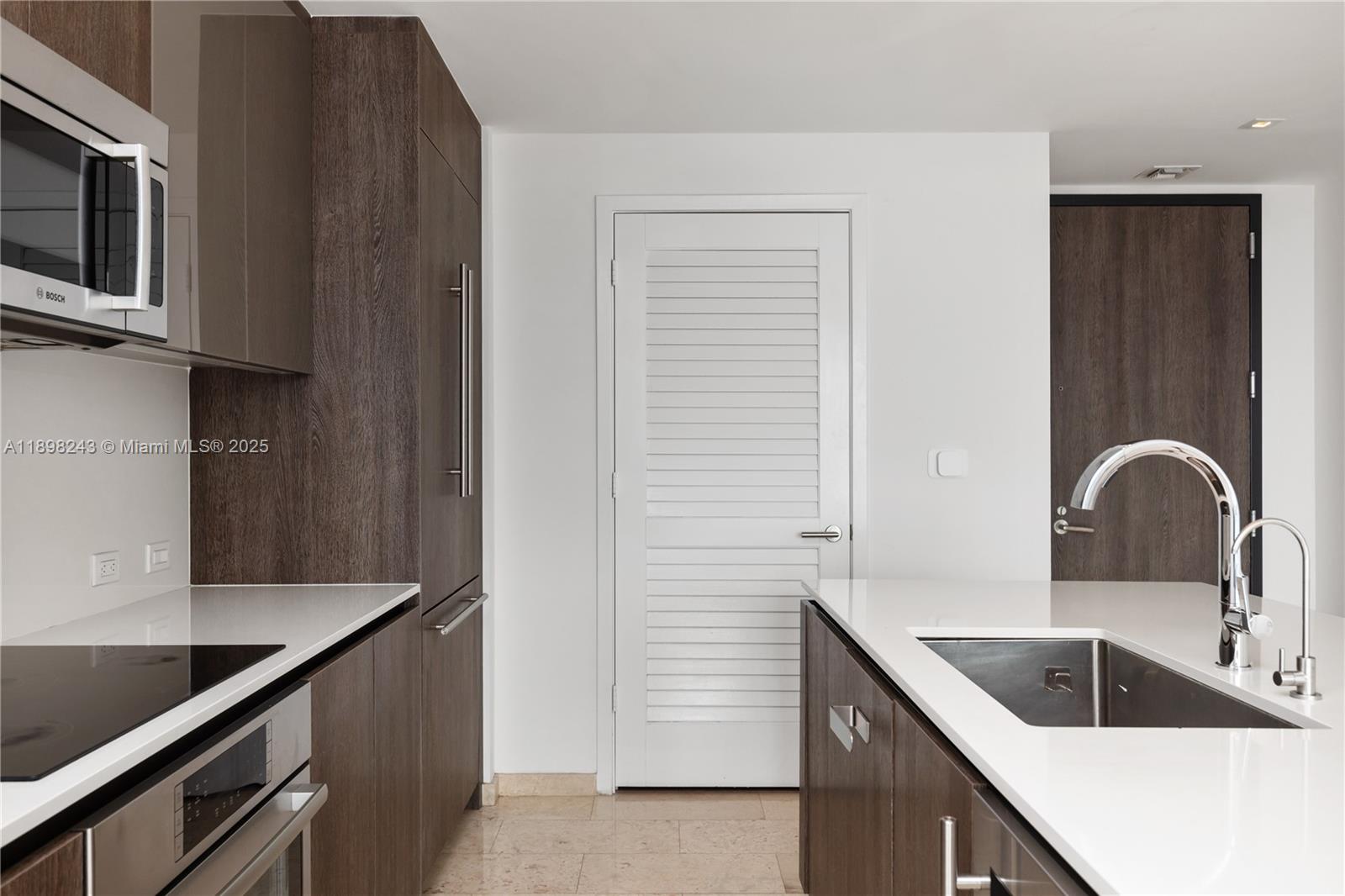 REACH CONDO - Residential