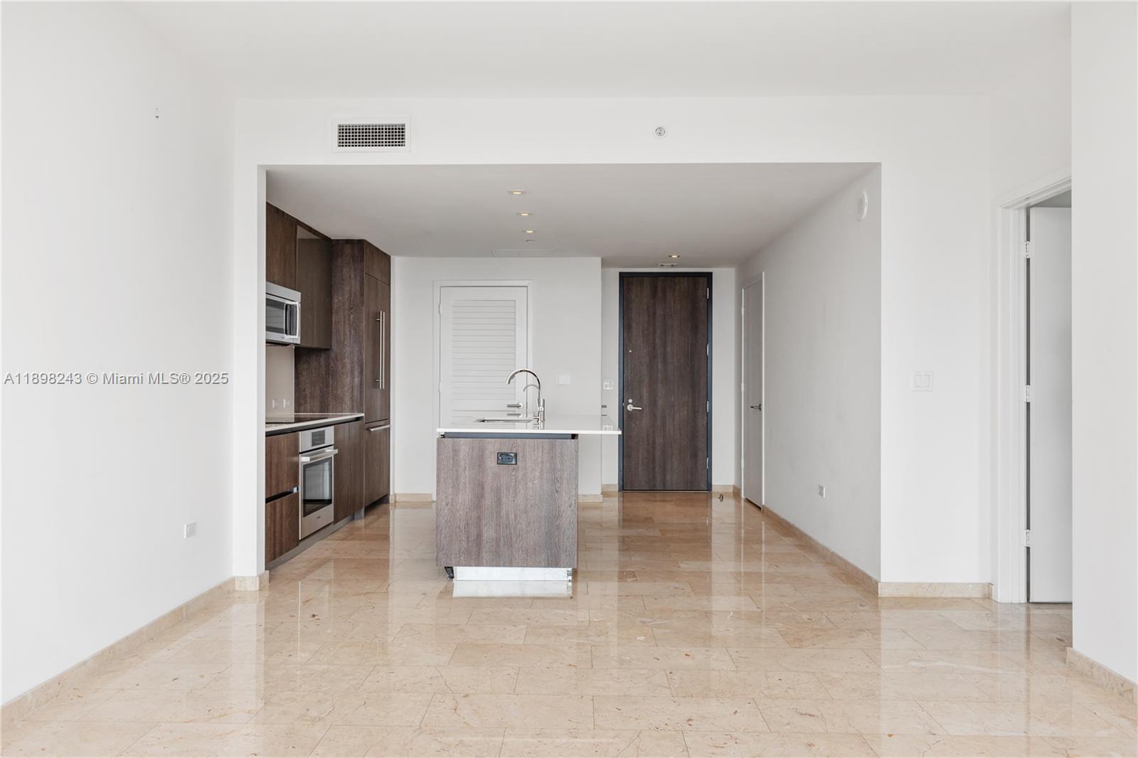 REACH CONDO - Residential