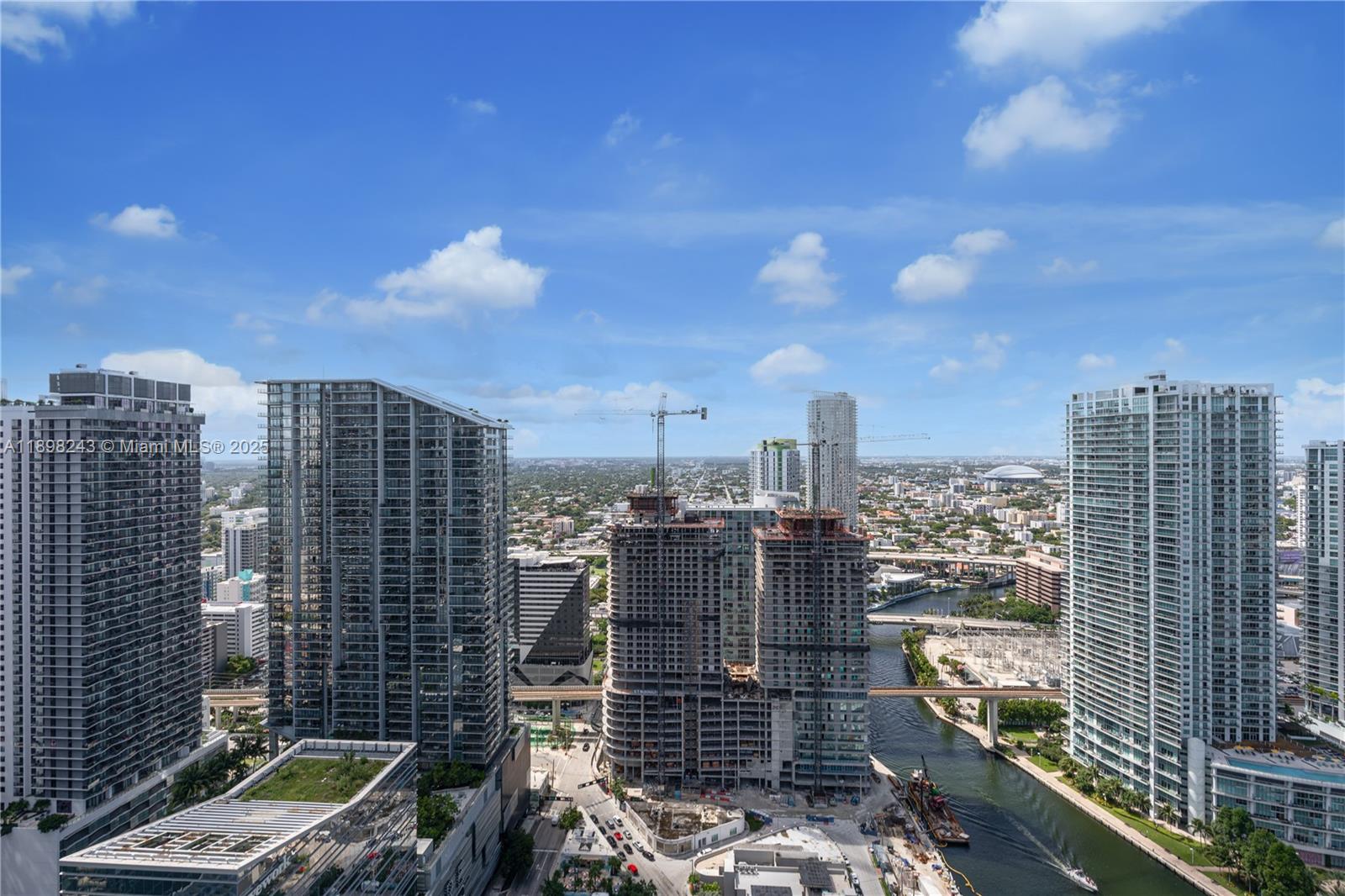 REACH CONDO - Residential