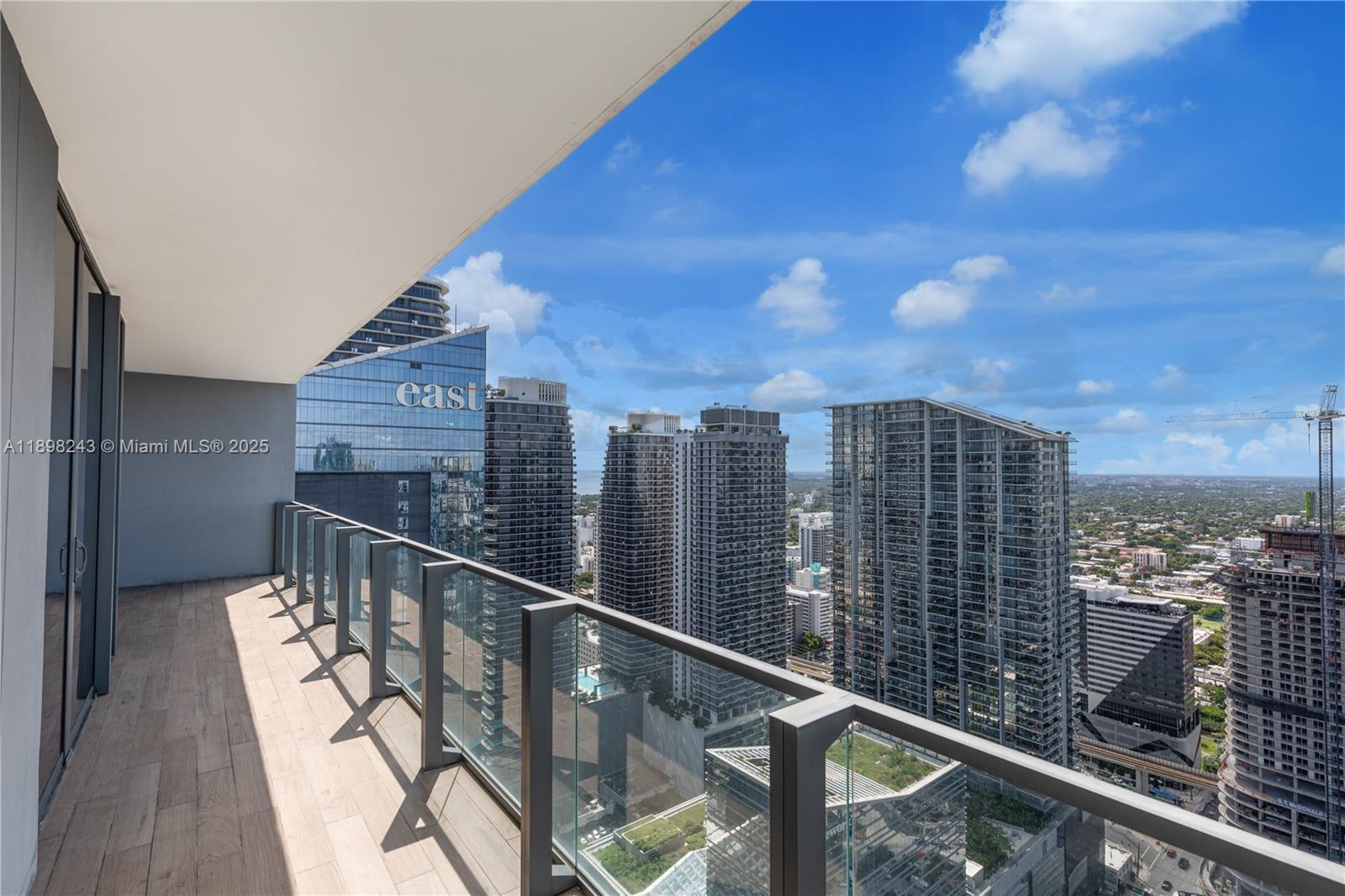 REACH CONDO - Residential