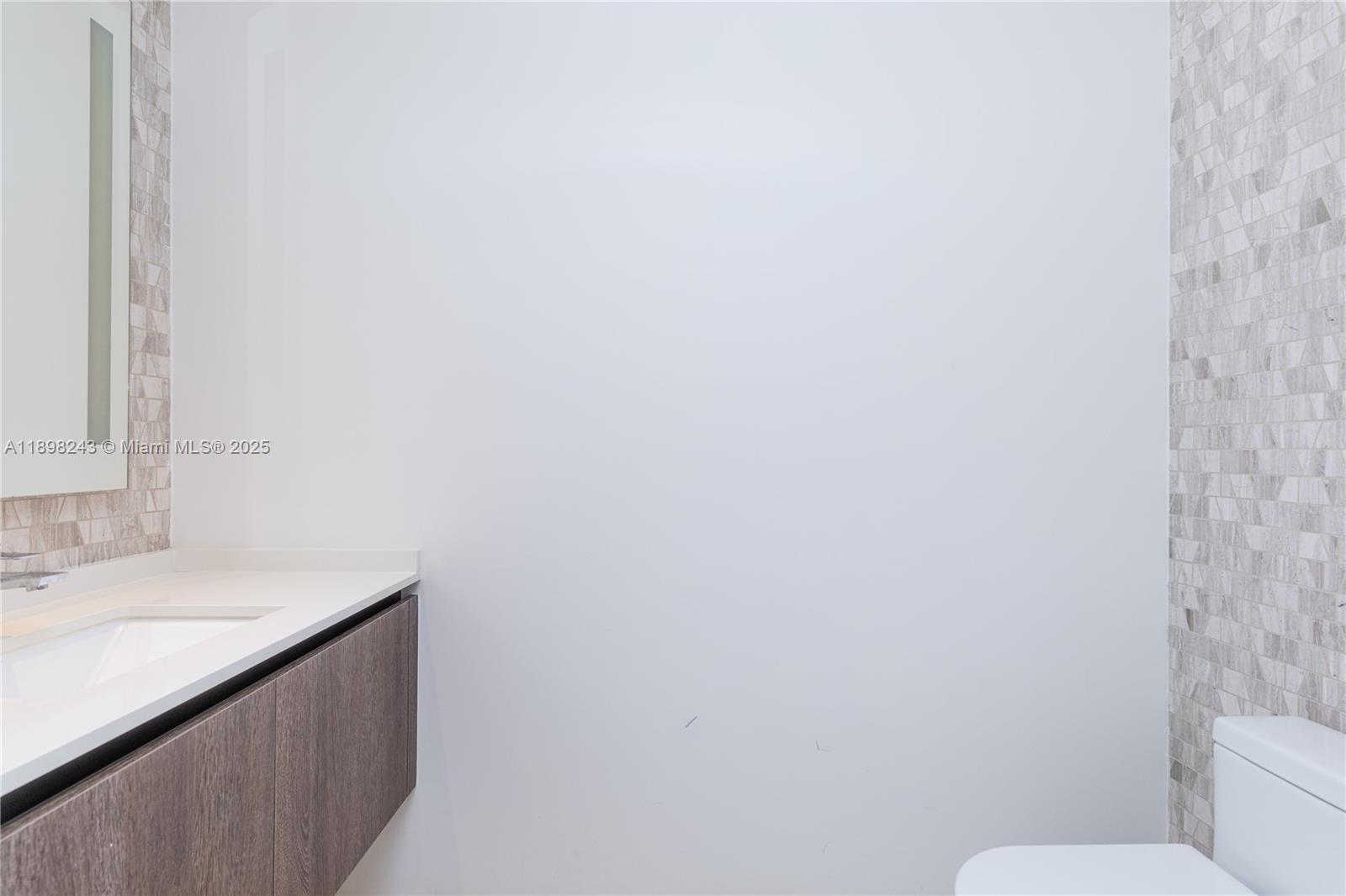 REACH CONDO - Residential