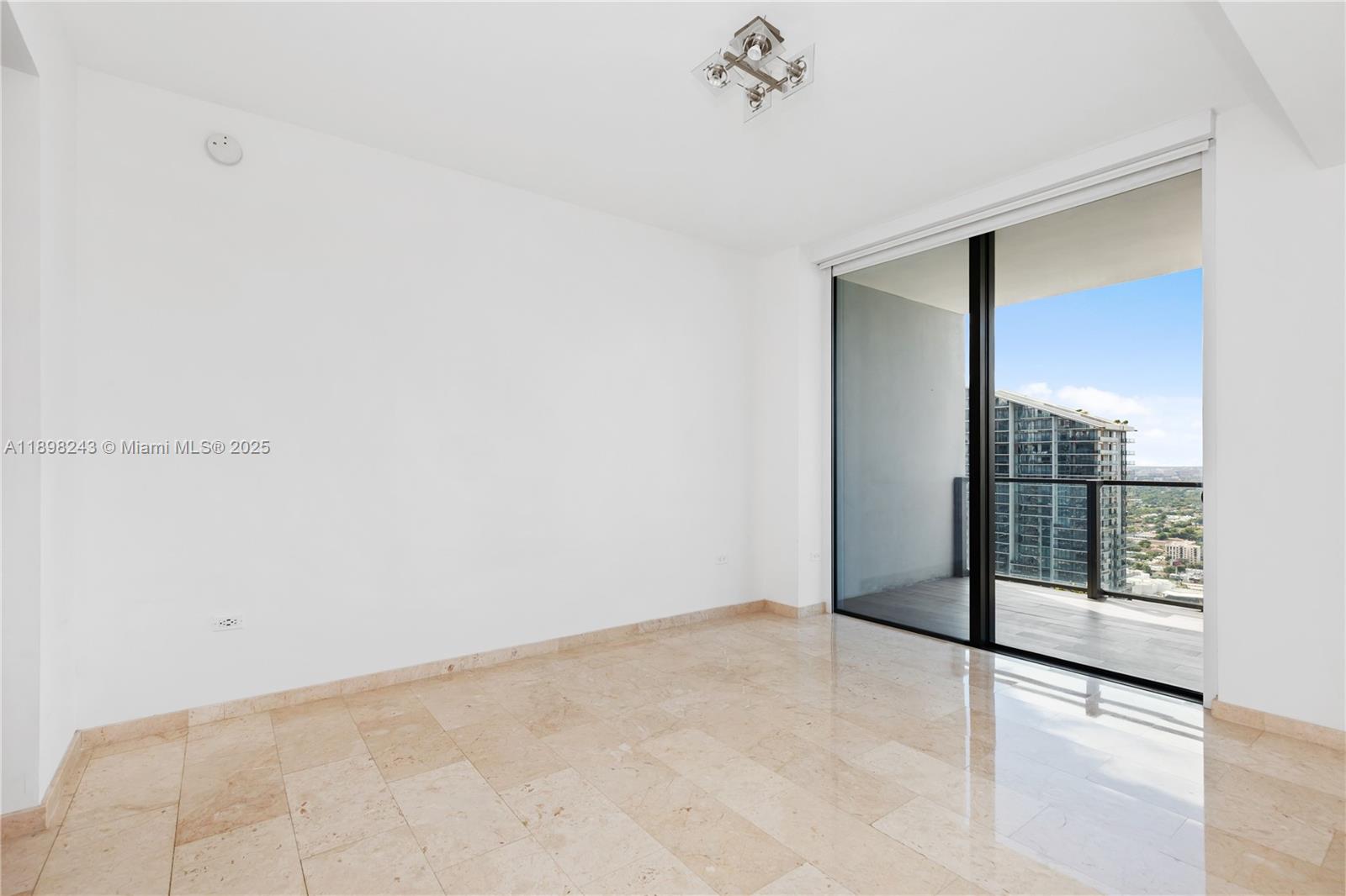 REACH CONDO - Residential